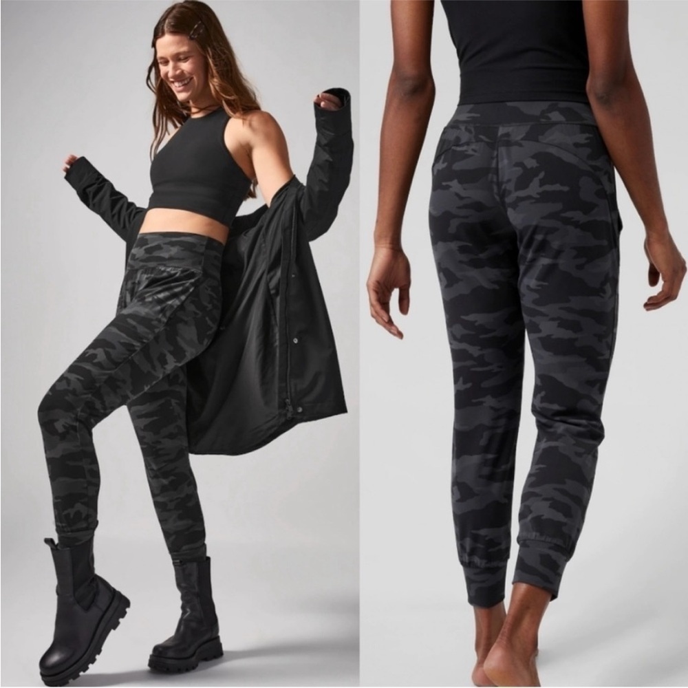 Athleta Salutation Jogger In Camouflage Black/Gray Wicking UPF Protection SZ XS